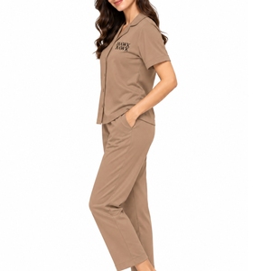 Conjunto de Pijama para Mujer de Dos Piezas, Top de Manga Corta y Pantalones de Estilo Recto con Bolsillos Laterales - Product Image 3