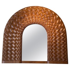 Miroir en bois de noyer à motifs chevron |   Art mural géométrique artisanal en gros - Product Image 1