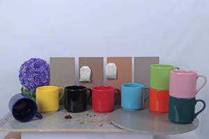 แก้วเซรามิกเคลือบสำหรับงานซับลิเมชั่น - ขนาด 11 ออนซ์ เคลือบเงาอย่างดี ใช้กับไมโครเวฟและเครื่องล้างจานได้ พร้อมหูจับตามหลักสรีรศาสตร์และผิวมันเงา - Product Image 2