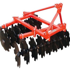 Herse à disques dentelée robuste de 2,2 m de large avec plus de 20 lames, équipement agricole monté sur tracteur pour la préparation et le travail du sol - Product Image 1