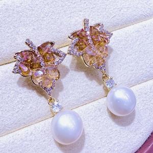 ต่างหูมุกน้ำจืดแท้จาก Zhuji ดีไซน์คริสตัลไล่เฉดสีอเนกประสงค์ โทนสีแดงเมเปิลฤดูใบไม้ร่วง หวานละมุน ทันสมัย - Product Image 2