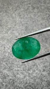 Émeraude naturelle zambienne de 7,64 carats, forme ovale, certifiée GIA, pierre précieuse verte en vrac |   Pierre de qualité supérieure pour la fabrication de bijoux - Product Image 3