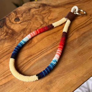 Amuleto de Bolso Bohemio Indio Hecho a Mano con Cuentas, Accesorio de Cristal Moderno, Elegante y Ligero para Uso Diario - Product Image 3