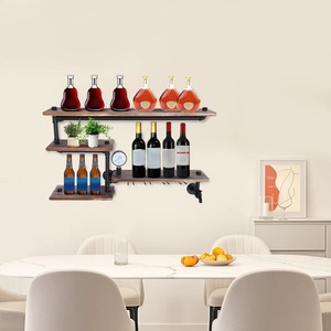 Étagère de présentation rustique de style steampunk en tuyaux de fer et bois pour bouteilles d'alcool et décoration, station à vin suspendue - Product Image 6