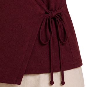 Blusa Casual Borgoña para Mujer con Bordado, Manga Corta, Cuello en V y Lazo en la Cintura, Fabricante de Camisas de Moda al por Mayor con Logotipo Personalizado - Product Image 3