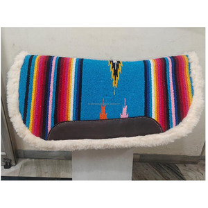 Manta Navajo de forma redonda con forro de fieltro sintético de 18mm de alta calidad, almohadilla superior para SILLÍN, diseños surtidos posibles - Product Image 1