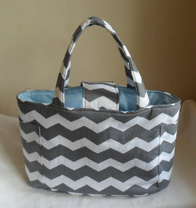 Grand sac fourre-tout en toile à motifs géométriques avec poche avant et bandoulière longue pour le shopping et la plage - Product Image 3