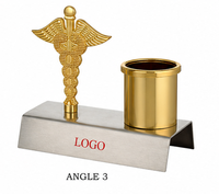 Elegante Trofeo Portátil de Metal Fundido a Presión con Acabado Cromado, Placa con Nombre Grabada con Láser e Impresión UV, y Organizador de Escritorio