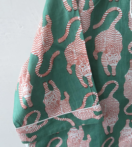 Conjunto de Pijama de Algodón con Estampado de Tigre Tejido a Mano, Ropa de Dormir Sostenible y Ropa de Estar por Casa de Verano, Camisa Clásica con Botones - Product Image 5