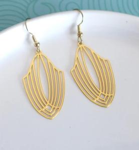 Modernos Pendientes de Flor Bohemia en Latón Chapado en Oro, Joyería de Zafiro Hecha a Mano, Elegante y de Alta Calidad, Personalizable - Product Image 2