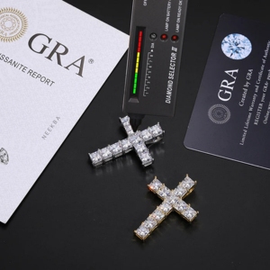 Colgante de Cruz con Moissanita Corte Princesa - Colgante de Moissanita en Plata de Ley 925, Colgante de Cruz con Moissanita Corte Cuadrado - Product Image 5