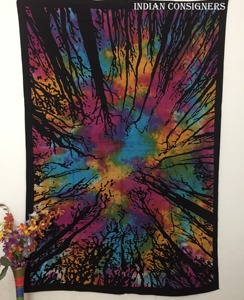 Tapiz de Algodón con Diseño de Bosque y Árboles, Tamaño Individual, Hermosa Decoración para el Hogar, Tapiz de Pared Multicolor, por Indian Consigners - Product Image 4