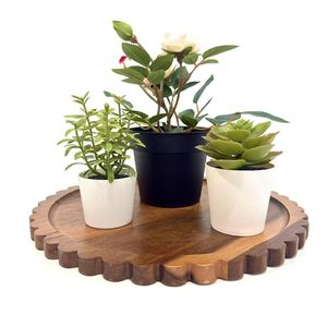 Plateau de service décoratif multifonctionnel en bois d'acacia Aqdus Saleem, à bords festonnés, pour table basse, salon - Product Image 3