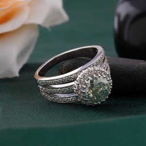 Bague solitaire en or 14 carats avec diamant de laboratoire vert fantaisie taille portugaise de 2,00 carats et sertissage à griffes – Bague de déclaration - Product Image 2