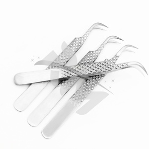Pince à épiler RMI Diamond Grip Regulars, pointe incurvée à 90 degrés, en acier inoxydable argenté, antistatique, lisse, de précision, avec logo Leaser - Product Image 1
