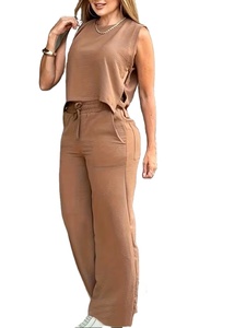Ensemble décontracté pour femmes en 2 pièces, haut sans manches et pantalon large, pour toutes les saisons, style streetwear. Ensemble deux pièces en polyester/coton respirant et écologique - Product Image 2