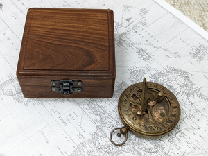 Astrolabe en laiton vintage, boussole, aiguille solaire, instrument de navigation nautique fait main, cadeau décoratif pour explorateur maritime antique - Product Image 5