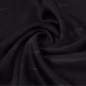 Maillot de football fabriqué en tissu respirant conçu pour garder les joueurs au frais et au sec pendant les matchs de football intenses - Product Image 6