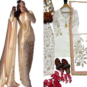 Nouvel ensemble de soirée Salwar Kameez de créateur moderne en satin de verre pur, avec haut et palazzo Farshi, et dupatta réversible - Product Image 1