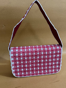 Sac à bandoulière perlé rose et blanc fait main pour femme, motif à carreaux de luxe, sac à main tendance, sac de créateur personnalisé OEM M - Product Image 5