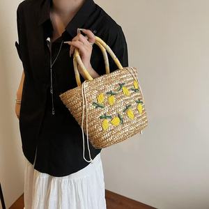 Bolso de mano de paja tejida para mujer con bordado de piña, estilo bohemio, bolso tote de verano con dos asas y cierre de cordón - Product Image 1