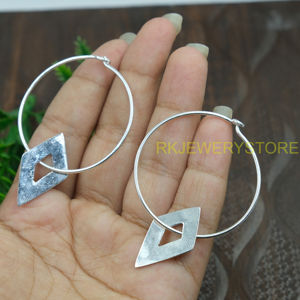 Pendientes de Aro Triangulares Geométricos de Plata de Ley 925, Pendientes de Aro de Plata Hechos a Mano, Amuleto Triangular, Joyería de Estilo Bohemio, Regalo para Mujer - Product Image 3
