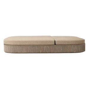 Tumbona de Exterior de Madera de Teca Curvada Minimalista de Lujo Emma de la Colección Signature Hotel, con Cojín Tapizado Moderno para el Borde de la Piscina - Product Image 4