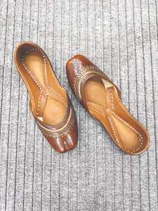 Solid Gold Colors Work Handmade Fancy <b>Khussa</b> Shoes for Women Customized Logo Fashion Design Punjabi Wear <b>Khussa</b> Women's Shoes - Product Image 2