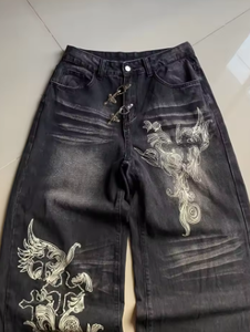 Jean en denim coupe droite taille mi-haute, délavage foncé, coupe classique, respirant, écologique, style vintage, en coton, collection Printemps 2026, dernier design - Product Image 3