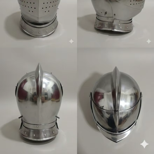 Casco de Caballero Medieval con Acabado Pulido, Bascineta de Hierro con Visera, Armadura para Reenactment, Listo para Batalla, Guerrero con Diseño Troquelado Navideño - Product Image 3