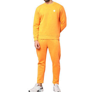 Conjunto Deportivo para Hombre para Actividades Diarias con Material Suave, Corte Relajado y Comodidad Moderna - Product Image 1