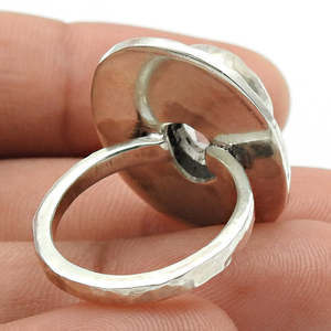 Anillo de Plata de Ley 925 Sólida con Engaste Checker Peace, Diseño Lindo y Puro, Hecho a Mano, con Piedra de Cuarzo Rosa Natural de Corte Ovalado - Product Image 4