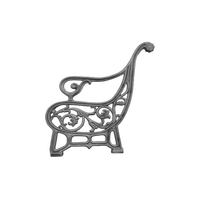 Pied de banc en fer forgé à motif végétal orné, panneau latéral de siège de jardin, balustrades de villa de luxe, cadre de mobilier de patio, accoudoir de parc botanique