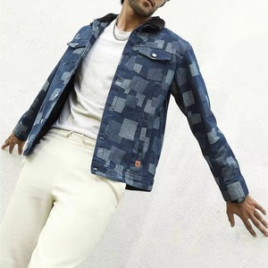 Veste en jean bleue géométrique pour homme, col rabattu, fermeture à bouton unique, coupe décontractée, style automne, effet délavé - Product Image 3