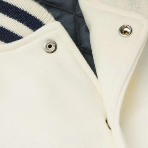 Veste universitaire blanche pour homme, manches bleu marine, style preppy, coupe classique, fermeture boutonnée, pour l'automne, 100 % laine, logo sur le devant - Product Image 5
