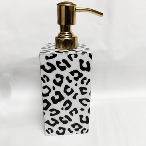 Distributeur de savon liquide en résine émail à motif attrayant bouteille de pompe rechargeable et décorative pour cuisine salle de bain et cuisine - Product Image 5