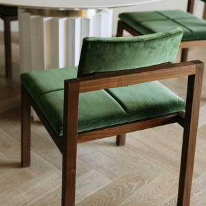 Sillas de Comedor de Tela con Diseño Personalizado al por Mayor, Silla de Comedor de Nogal para Proyectos Comerciales - Product Image 3
