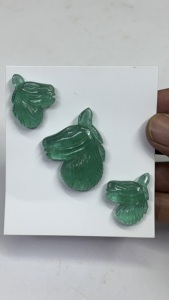 Juego de 3 Piezas de Tallado de Cabeza de Caballo con Piedras Preciosas Cultivadas en Laboratorio de Primera Calidad |   Colección de Figuras de Animales con Efectos Ópticos de Luz Verde - Product Image 2