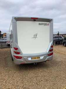 Autocaravanas de Lujo Rapido 7065FF 2017 para Acampar, Autocaravana con Aire Acondicionado y Agua en Venta - Product Image 6