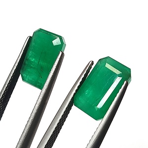 Conjunto de 2 Piezas de Esmeralda Verde Natural de Zambia de 8.20 Quilates, Corte Esmeralda Facetado, para Joyería - Product Image 4