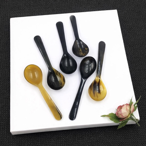 Cuillère artisanale miniature en corne, design fantaisie, pour thé, soupe, sel, lait, condiments, mesure, noir, marron, couleurs mélangées - Product Image 5