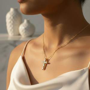 Collier pendentif croix serti de pierres rondes 2.00CTW - Product Image 6