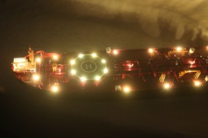 EVITA OIL TANKER WITH LIGHTS - Maquette en bois artisanale du navire de transport commercial norvégien, polie et peinte, décoration d'intérieur - Product Image 5
