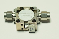 Aislador RF 5G de Alta Potencia, Aislador Coaxial RF de 1.7-3.8GHz y 200W, Alta Aislación y Baja Pérdida de Inserción para Comunicación Inalámbrica 5G