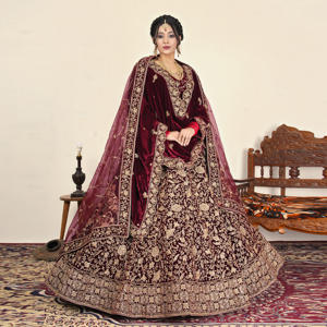 Conjunto de Lehenga de Terciopelo de Lujo con Artesanía Ornamentada |   Traje Tradicional de Novia para Comercio Internacional - Product Image 4