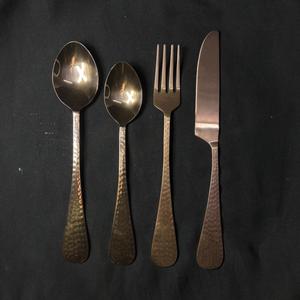 Ensemble de couverts de luxe en cuivre bronze martelé avec revêtement PVD, pour restaurant, hôtel, mariage, événement, réutilisable, passe au lave-vaisselle, cuillère, fourchette - Product Image 1