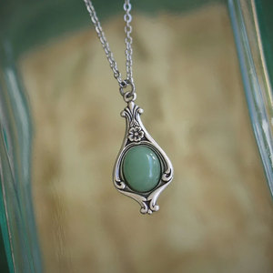 Collier pendentif en laiton artisanal avec pierre verte, style vintage, bijoux ethniques bohèmes, bijoux en laiton faits à la main, cadeau pour femmes - Product Image 1
