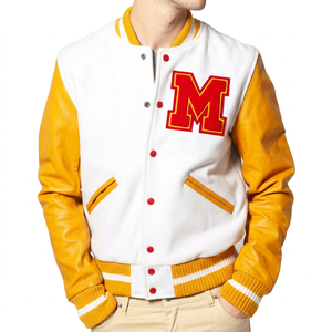 Giacca Varsity Bianca e Gialla da Uomo con Ricamo 'M' Rosso e Maniche in Pelle, Stile Preppy per l'Autunno - Product Image 1