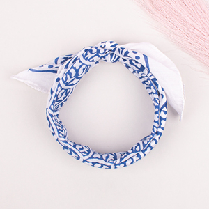 Foulard carré bohème multicolore en coton à motifs floraux, bandana décontracté, couvre-chef et cache-cou, accessoire de mode imprimé - Product Image 1