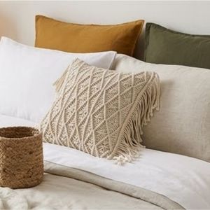 Housse de coussin carrée bohème en tricot avec pompons, coton bio, faite à la main, décoration intérieure, à prix avantageux - Product Image 6
